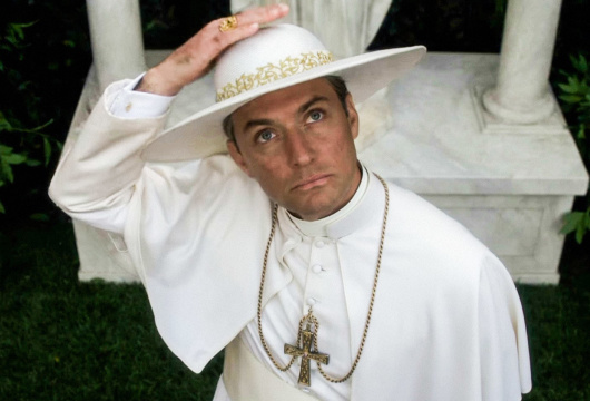 Соррентино анонсировал выход второго сезона «Молодого папы»